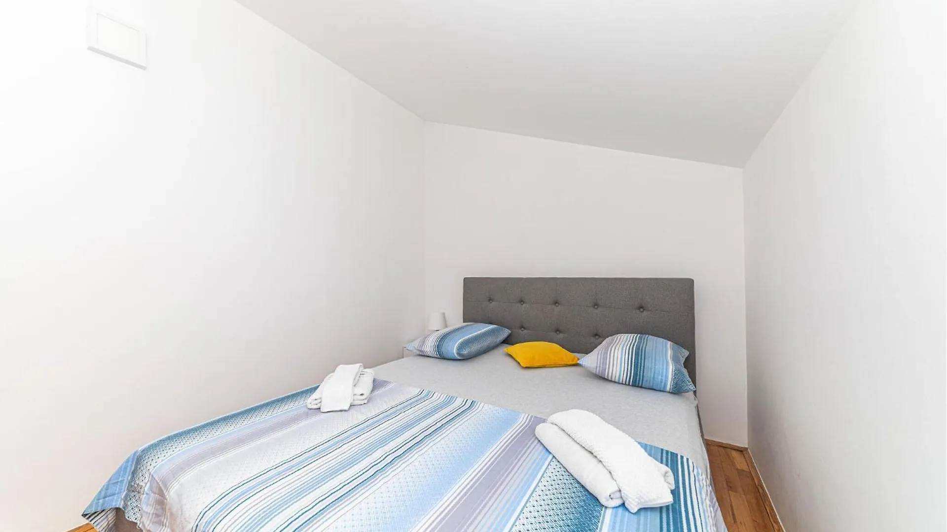 Awesome Apartment In Okrug Gornji Traù